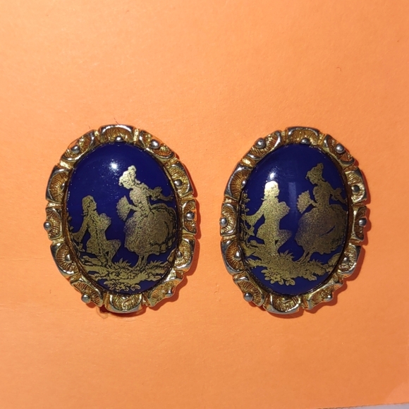 Vintage Cobalt Blue Couple in Etched Gold Limoges Earrings - Picture 2 of 8